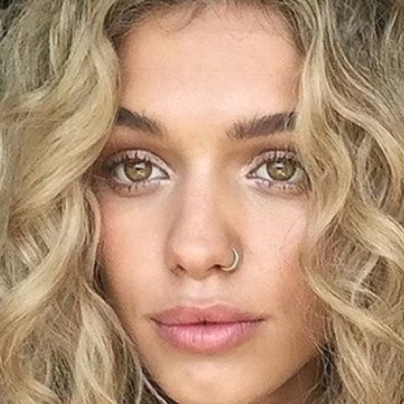 Meet your Posher, Melissa - Picture 1 of 1